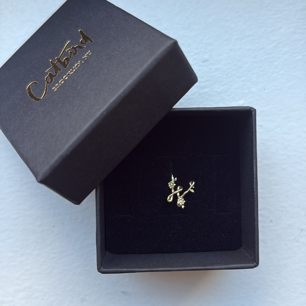 Catbird EUC “W” Flower Garland Alphabet Charm